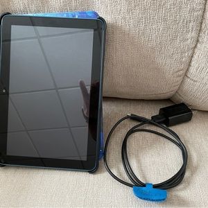 Fire HD 8 Tablet 2020 with hard cover.  Factory reset.